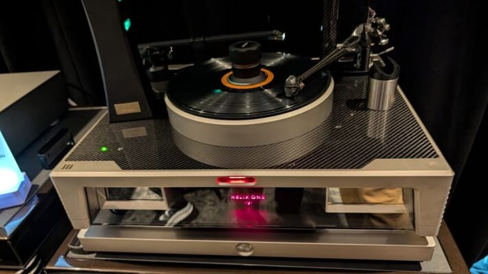 Döhmann Helix One MK III Turntable with Vacuum Hold-Down