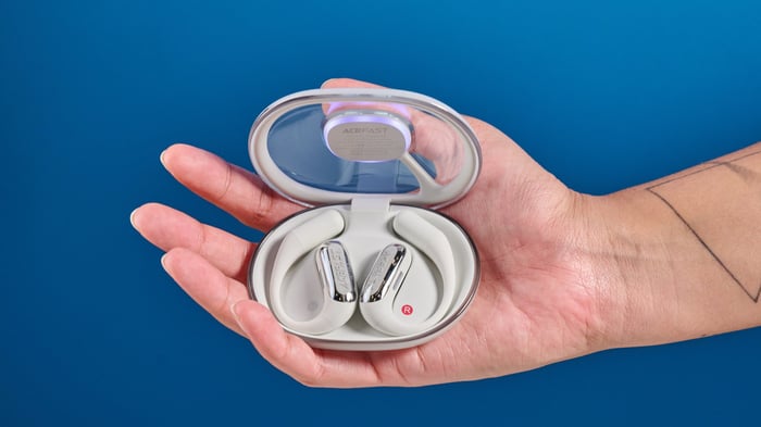 Light-up charging case with visible battery indicator