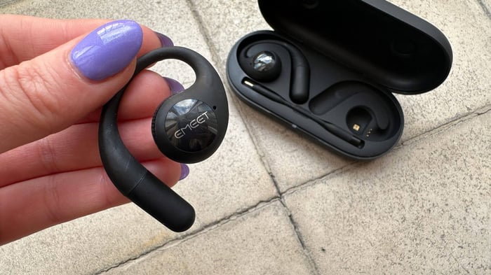 Emeet AirFlow simple and professional design