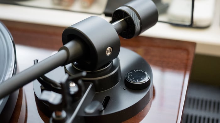 The RT81’s tonearm offers essential adjustments for a solid listening experience.