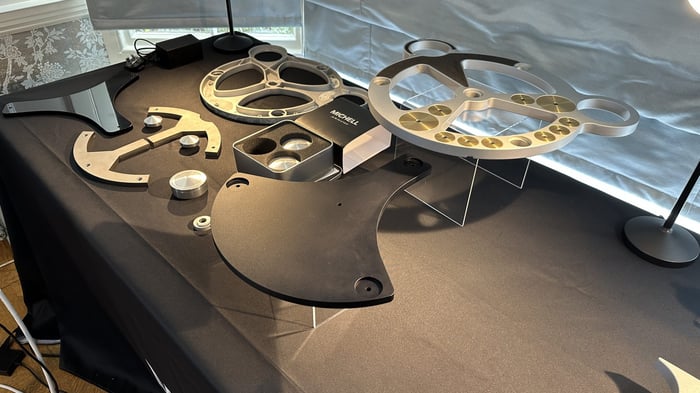 Close-up of Michell Audio Gyro chassis
