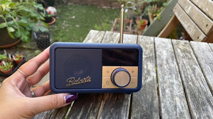 Roberts Revival Petite 2: Small in size, mighty in charm and sound