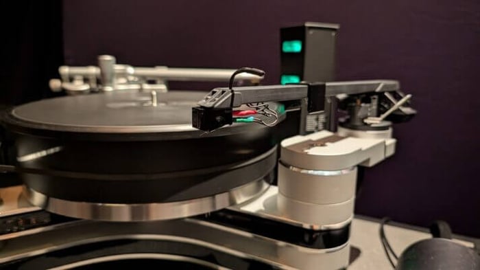 Hana Umami Black cartridge on Clearaudio Innovation turntable