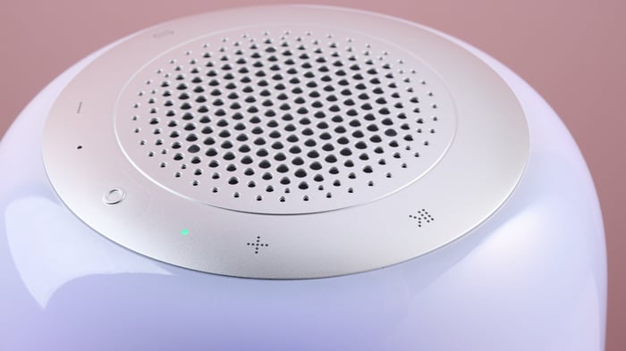Top controls keep things simple and within reach.