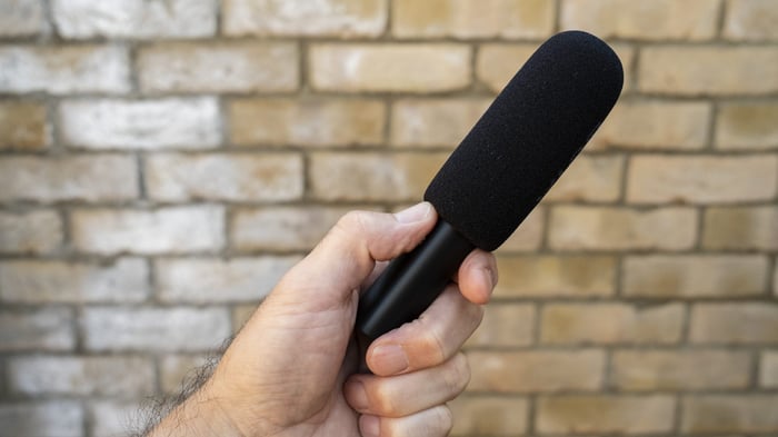 Handheld mic mode featuring a foam windscreen for outdoor shooting.