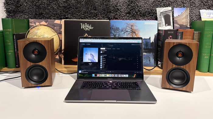 Compact Cambridge Audio L/R S speakers fit perfectly on any desktop.