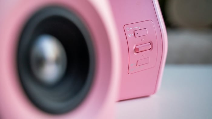 LED lighting on Edifier G2000 speakers