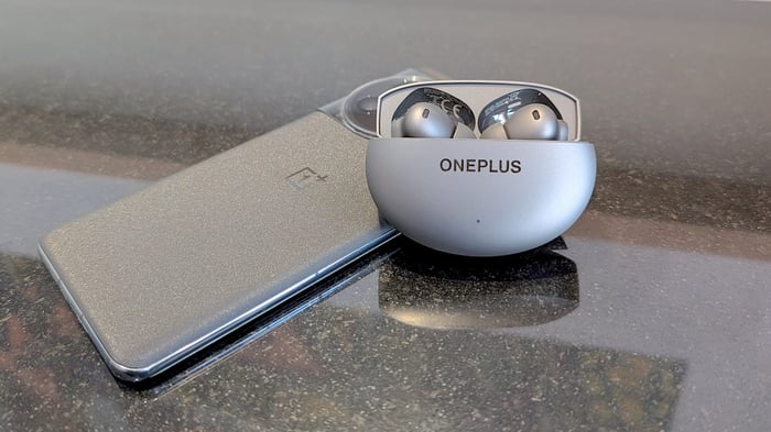 Charging Case of OnePlus Buds 4