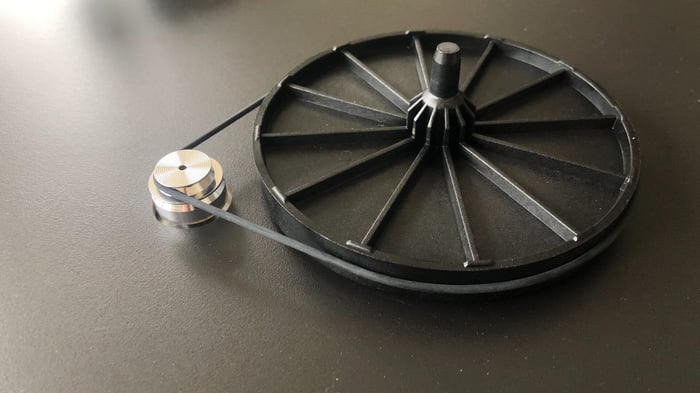 Rega Planar PL1 drive belt close-up