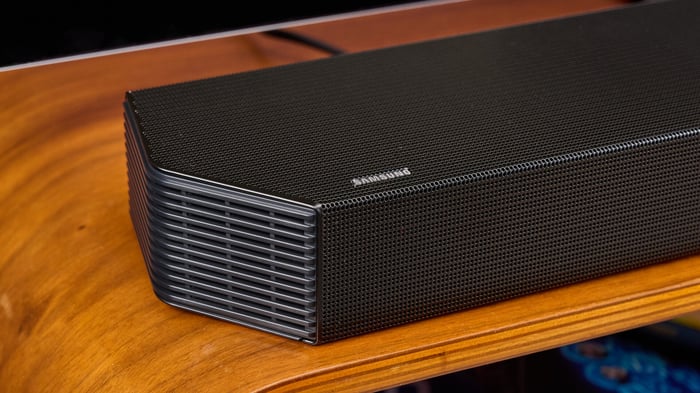 Side profile of Samsung HW-Q800F soundbar