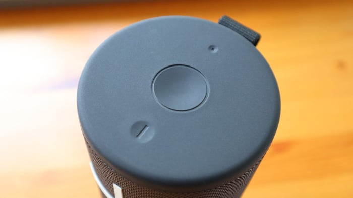 Long-lasting battery and intuitive controls keep music flowing anywhere