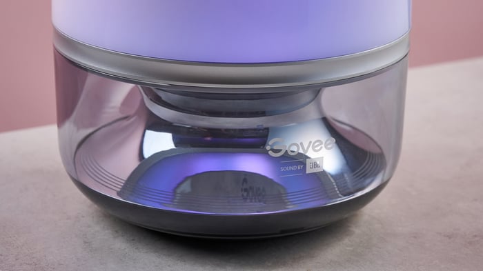 The base’s reflective design amplifies the lighting effects beautifully.