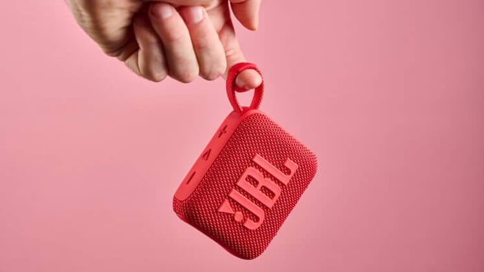 Bright and compact JBL Go 4 with a handy corner loop