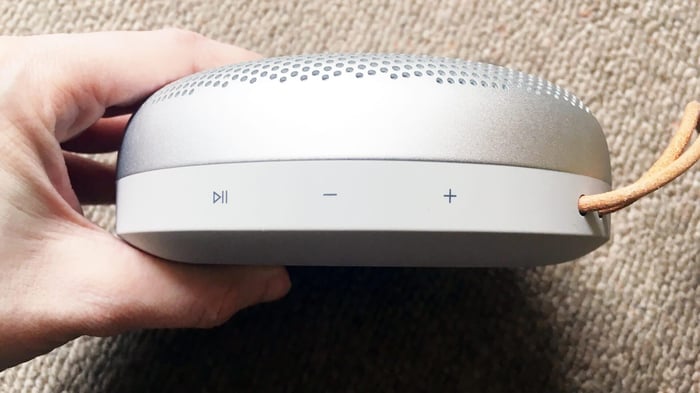 Speaker components and grille design of Bang & Olufsen Beosound A1 2nd Gen