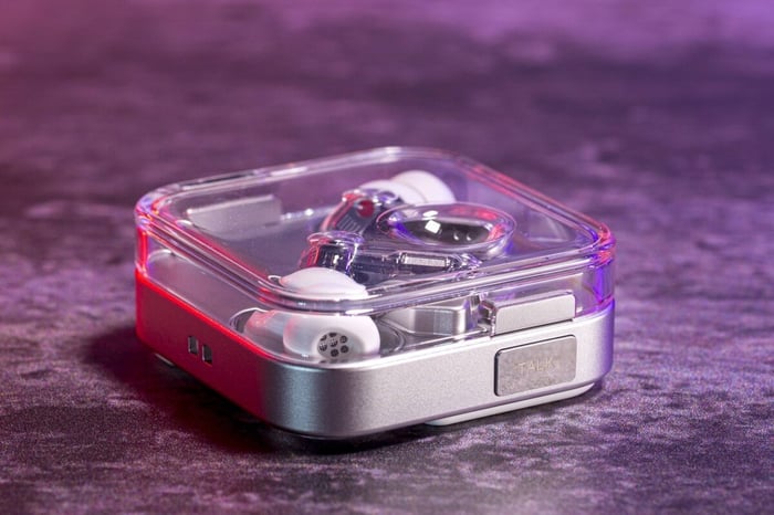 Nothing Ear (3) Talk button and microphones