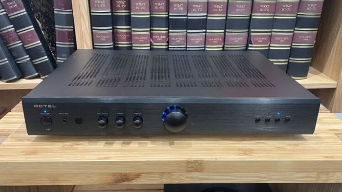 Rotel A8 Integrated Stereo Amplifier