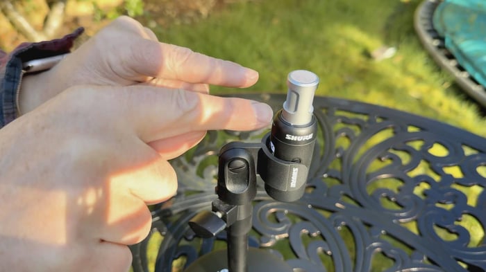 MoveMic 88+ mounted vertically in a 5/8 inch clip for interview recording