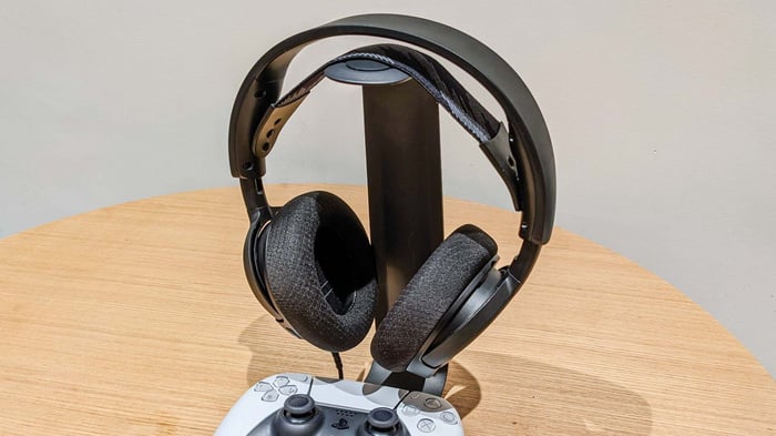 Gaming setup with the Arctis Nova 1, ready for immersive play.