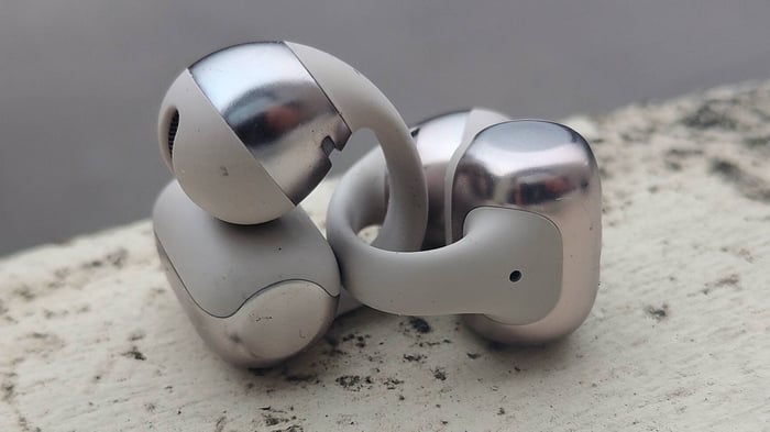 OpenDots One charging case is compact and elegant.