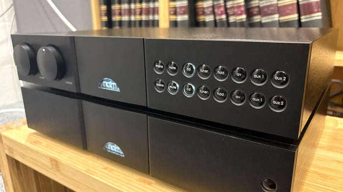 Naim NAC 552 / NAP 500 DR close-up