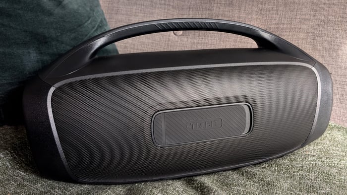 Tribit Stormbox Blast 2 rear ports and microphone inputs