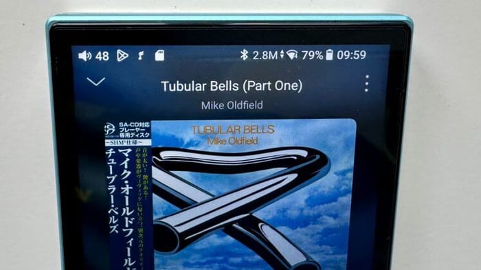 Display of FiiO JM21 showing Tubular Bells