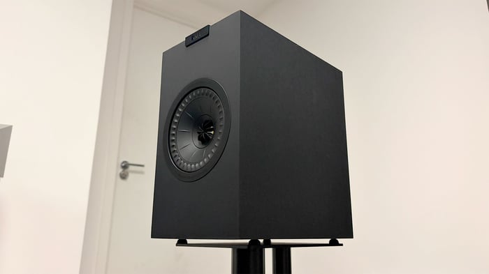 KEF Q Concerto Meta 5.1 side speaker on stand