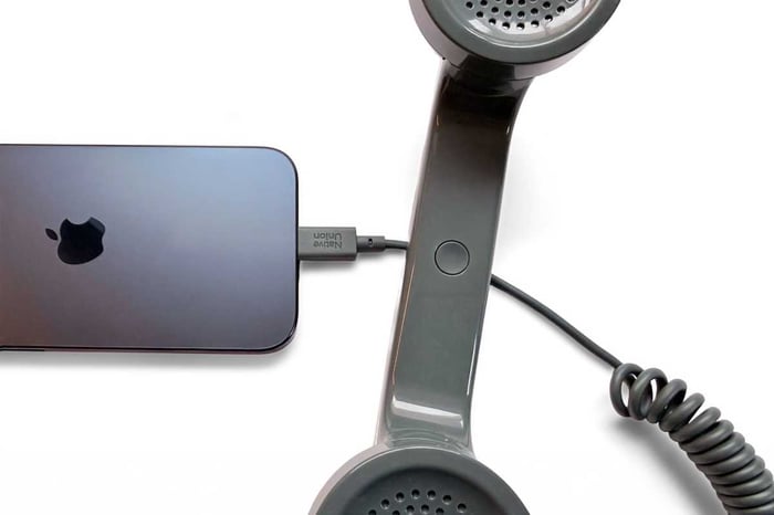 The call button on the handset’s lever keeps things tactile and intuitive