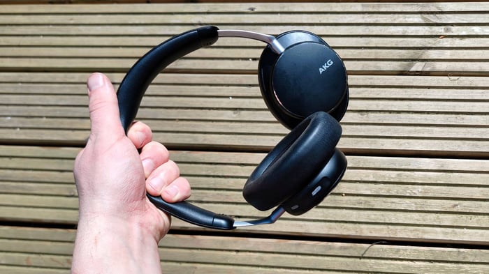 AKG N9 Hybrid controls and features
