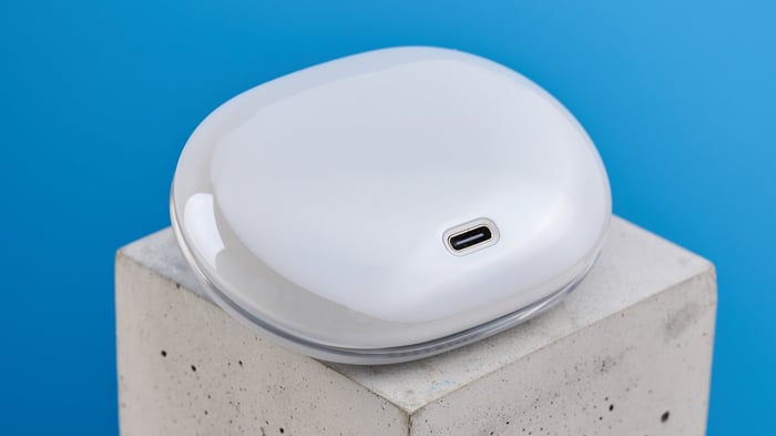 Sleek design with customizable lighting