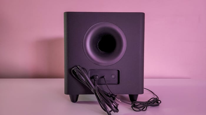 Wide soundstage extends beyond the compact soundbar’s size.