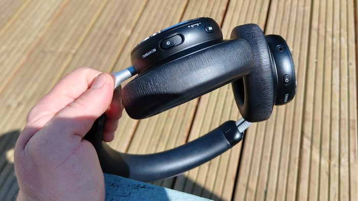 AKG N9 Hybrid soundstage