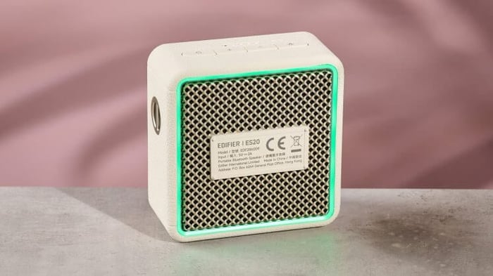 Ambient lighting adds style to the ES20