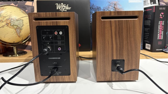 L/R S shines in minimalist function with essential inputs.