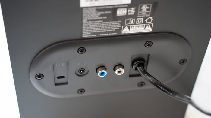 Close-up on wireless dial Logitech Z407
