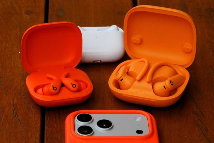 Powerbeats Fit or AirPods Pro 3 - Powerbeats Pro 2 close-up