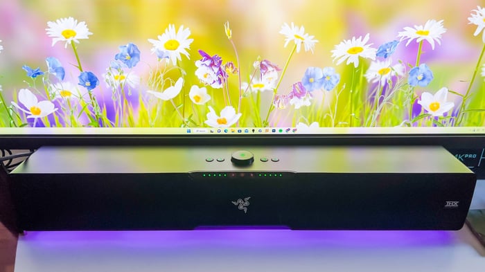 AI-driven sound tracking keeps you in the audio sweet spot.