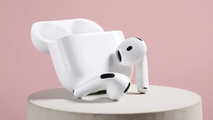 Apple AirPods 4 with ANC-2