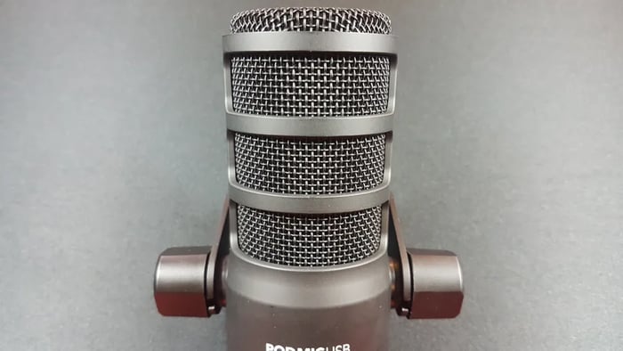 Rode PodMic USB in podcasting setup