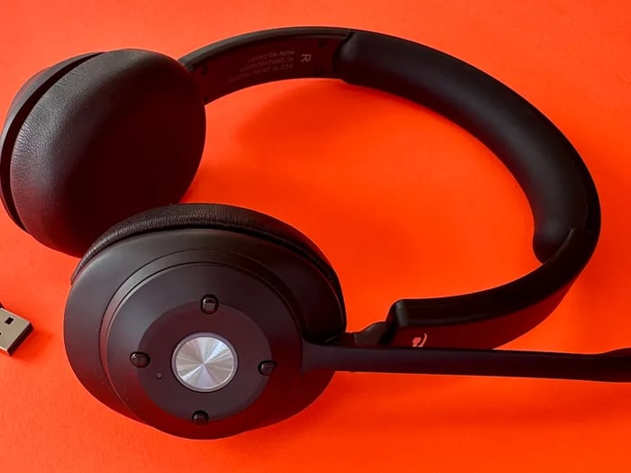 Affordable headset with active noise cancellation for clear calls
