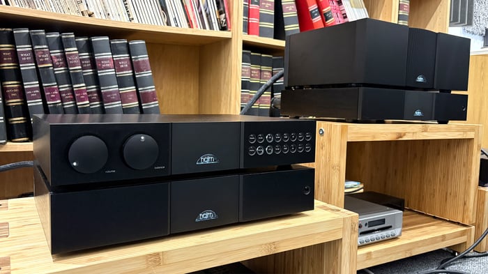 Naim NAC 552 / NAP 500 DR side view