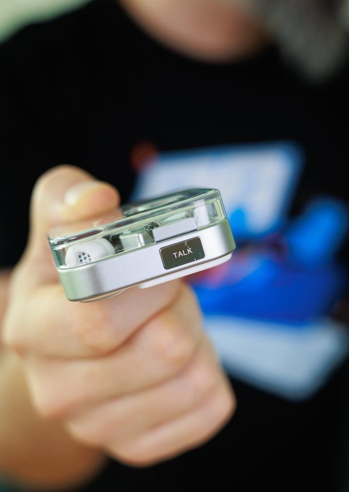 Charging case with Super Mic