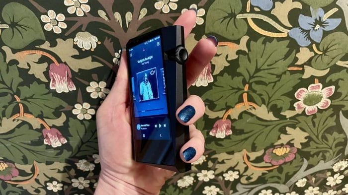 Rotary volume dial on SR35