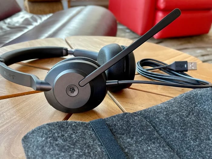 Affordable wired headset with clear microphone and Teams integration