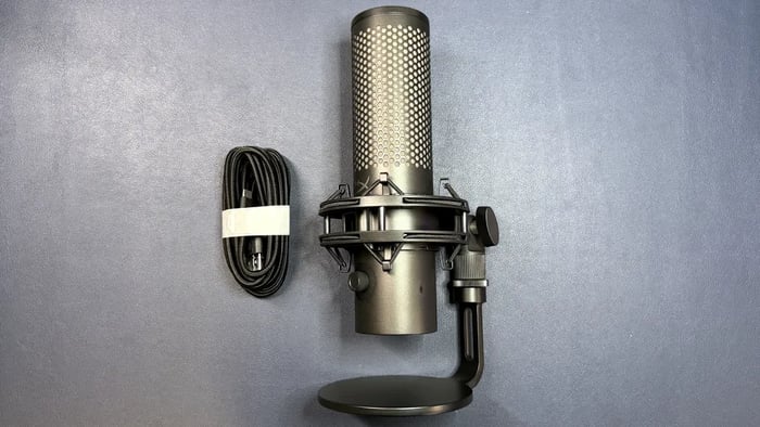 Rear ports of HyperX QuadCast 2 S