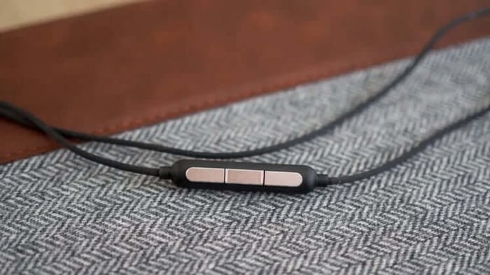 1MORE Triple Driver detail