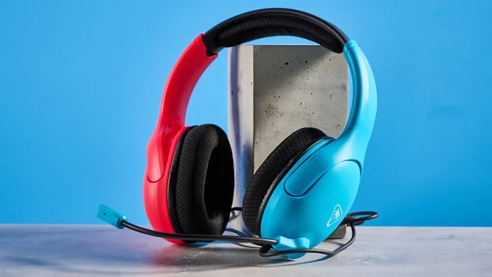 Turtle Beach Airlite Fit in neon blue and red