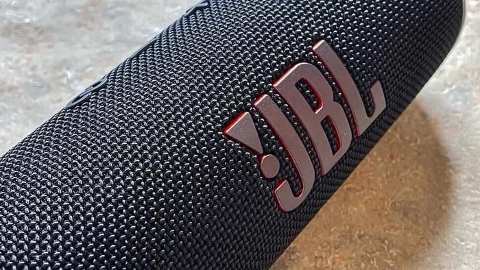 JBL Flip 6 - Front view with fabric grille and bold logo