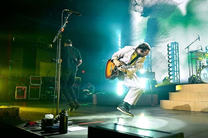 Noah Kahan performing in Boston, November 2025 (photo: Rachel O’Driscoll / Boston Red Sox)
