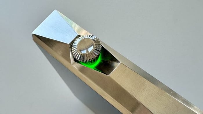 Knurled volume control on SP3000T